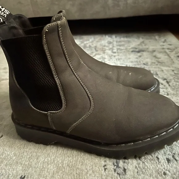 Vegan Chelsea boot in brown by Vegetarian Shoes - size 7.5 - Picture 2 of 7